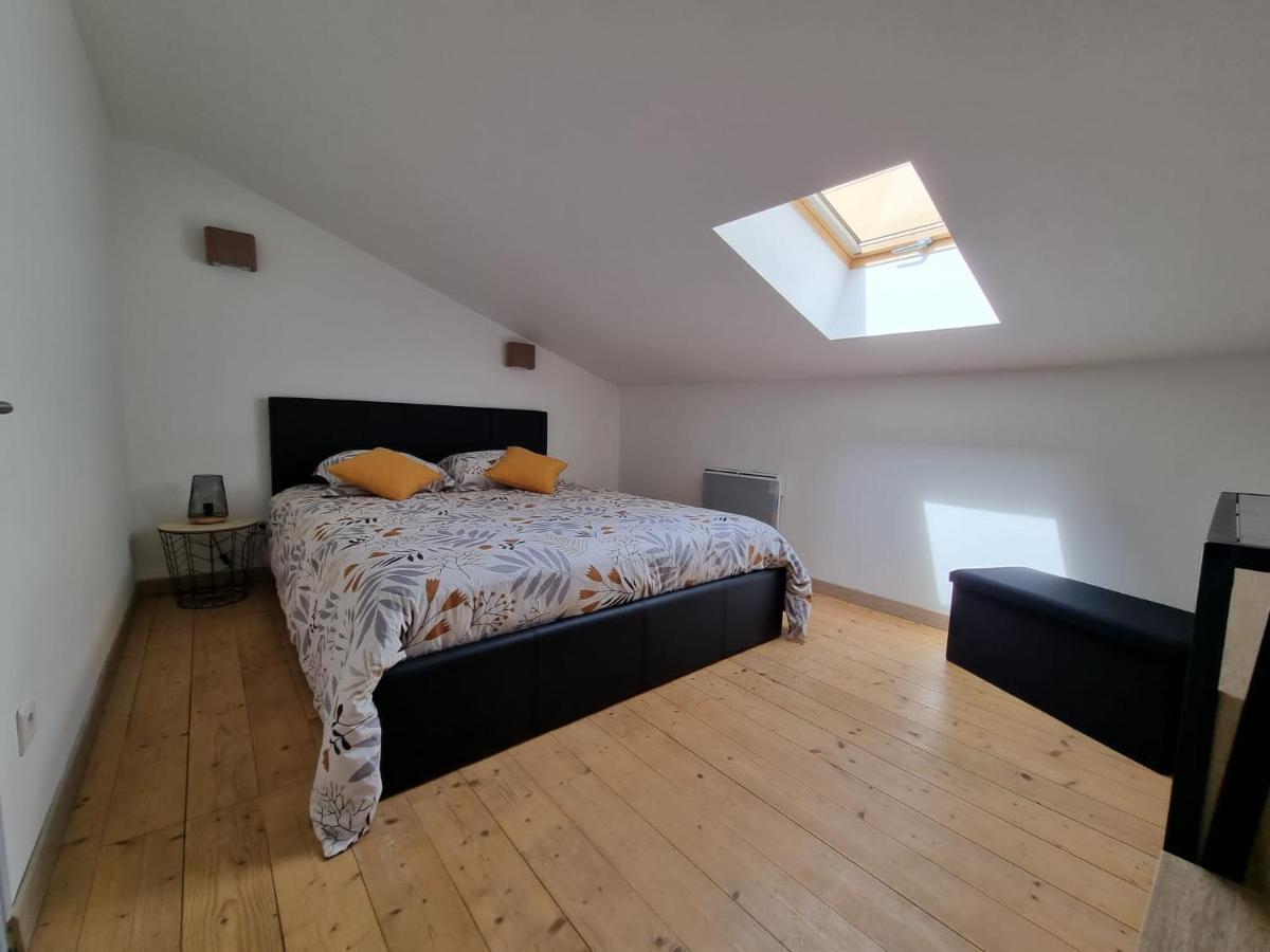 Maison Avec Exterieur - Stationnement Gratuit *